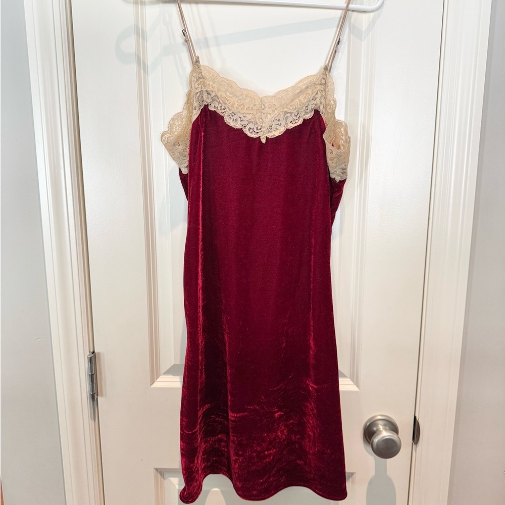 Aratta Silent Journey Velvet Slip Red Small